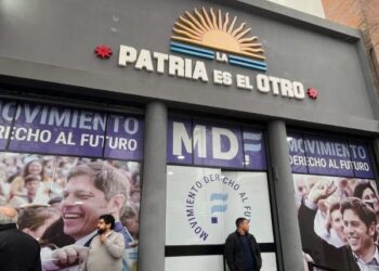 “SILENCIO PARA LO LOCAL, VOZ PARA CRISTINA”.