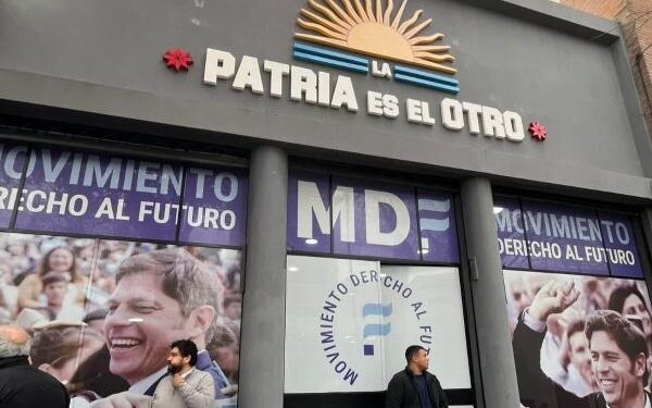 “SILENCIO PARA LO LOCAL, VOZ PARA CRISTINA”.