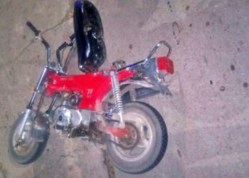 OTRO MAS Y VAN… CHOQUE DE UN AUTO CON UNA MOTO