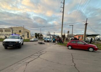 OTRO MÁS… CHOCARON UN AUTO Y UNA MOTO