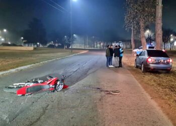 CHOCO EN MOTO EL ACCESO PERON Y DEJO A SU ACOMPAÑANTE INCONSCIENTE Y SE DIO A LA FUGA