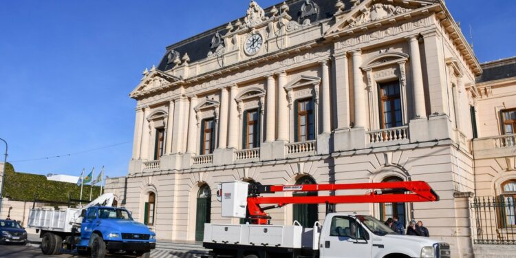 EL MUNICIPIO SUMO UN HIDROELEVADOR Y UN CAMIÓN CON HIDROGRUA PARA EL SERVICIO DE ALUMBRADO