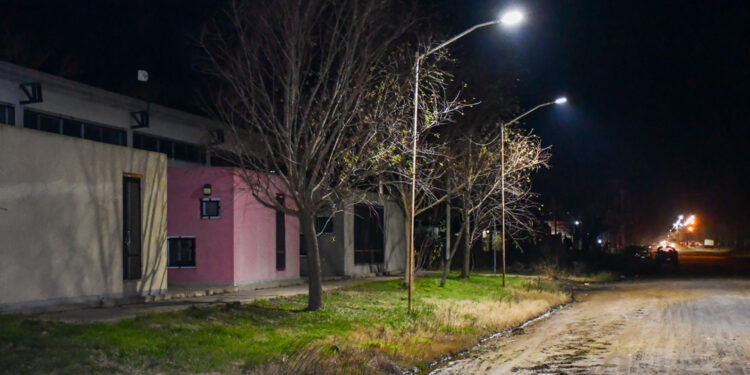 MÁS ILUMINACIÓN LED Y MEJORAS EN LAS CALLES EN LOS BARRIOS