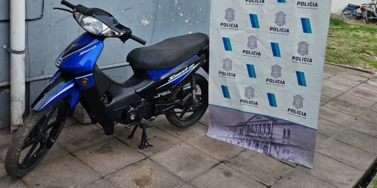 UNA MOTO QUE ROBARON EN ALBERTI, LA POLICÍA LA PUDO RECUPERARLA EN BRAGADO