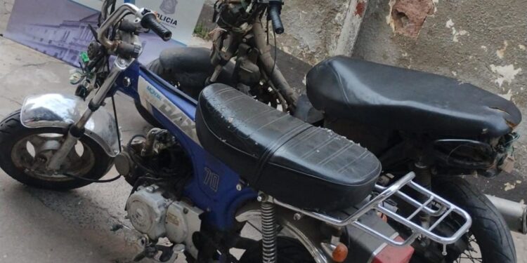 POLICIA COMUNAL DE BRAGADO RECUPERO DOS MOTOS ROBADAS. ADEMAS TENIAN PEDIDO DE SECUESTRO 1 POLICIA COMUNAL DE BRAGADO RECUPERO DOS MOTOS ROBADAS. ADEMAS TENIAN PEDIDO DE SECUESTRO