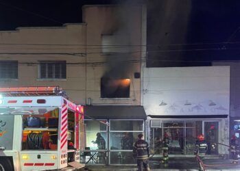 INCENDIO EN PLENO CENTRO EN CONOCIDA CONFITERÍA