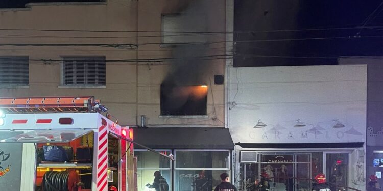 INCENDIO EN PLENO CENTRO EN CONOCIDA CONFITERÍA