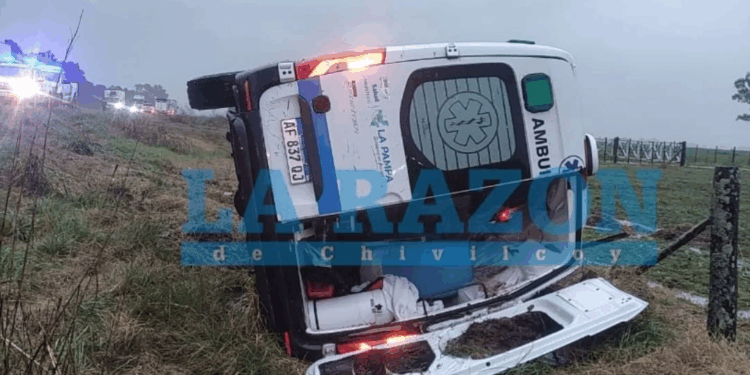 DOS AMBULANCIAS SUFRIERON ACCIDENTES EN LA RUTA 5 EN MEDIO DE FUERTES LLUVIAS