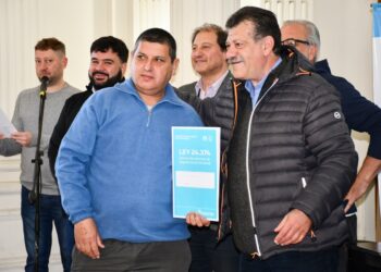 MAS DE MEDIO CENTENAR DE BRAGADENSES RECIBIERON LA ESCRITURA DE SU PROPIEDAD