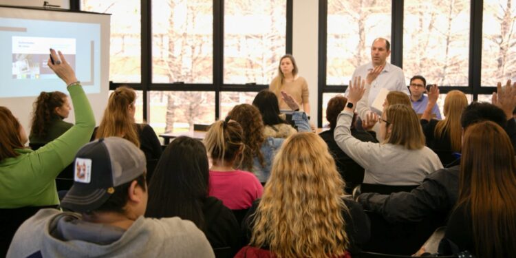 SE REALIZARÁN LAS CAPACITACIONES PRESENCIALES EN BRAGADO PARA AUTORIDADES DE MESA DE CARA A LAS ELECCIONES