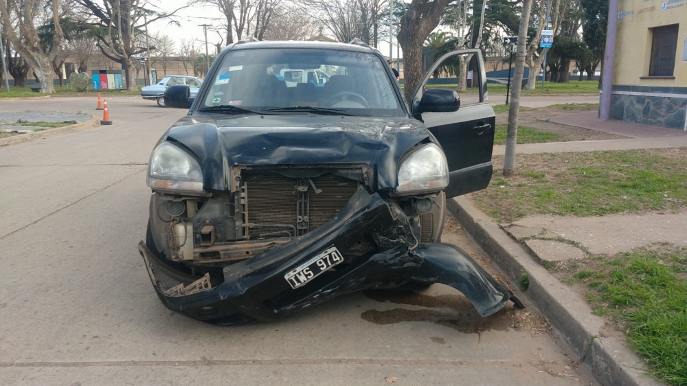 FUERTE COLISIÓN EN SARMIENTO Y BRANDSEN . UN MENOR HERIDO 4 choque cripton