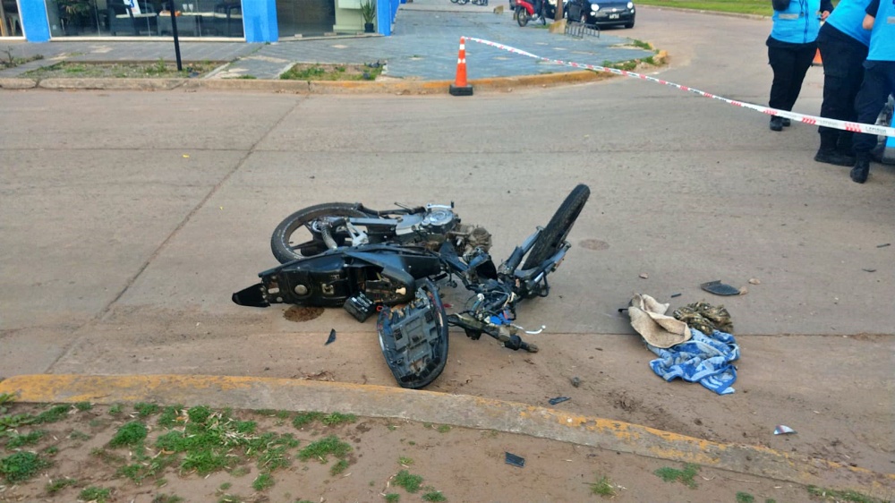 FUERTE COLISIÓN EN SARMIENTO Y BRANDSEN . UN MENOR HERIDO 5 choque cripton1