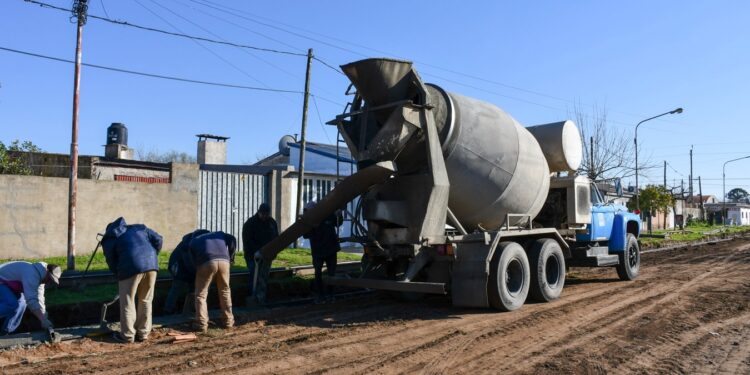 OBRA EN MARCHA: COMENZÓ EL PLAN DE 39 CUADRAS DE CORDÓN CUNETA