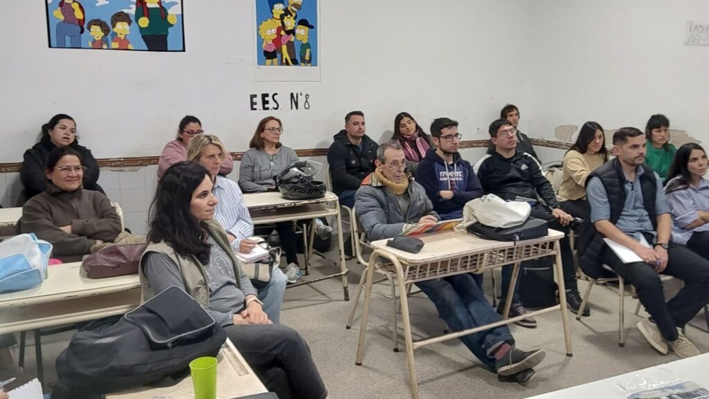 EL INSPECTOR DE LA MODALIDAD JÓVENES Y ADULTOS VISITÓ EL CENS N° 452 DE BRAGADO 4 fines bragado 1