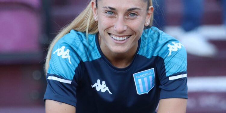 ROCÍO BUENO ALCANZÓ LOS 100 PARTIDOS CON RACING CLUB 1 ROCÍO BUENO ALCANZÓ LOS 100 PARTIDOS CON RACING CLUB