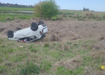 UNA MUJER HERIDA EN EL VUELCO DE UN AUTO EN RUTA 46