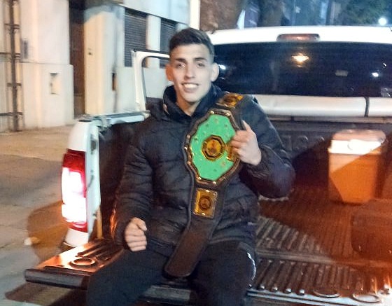 OTRO LOGRO BRAGADENSE: ALBANO “EL PORFIADO” SANCHEZ CAMPEON NACIONAL DE LA DISCIPLINA MMA 6 albano sanchez mm con cinrutron