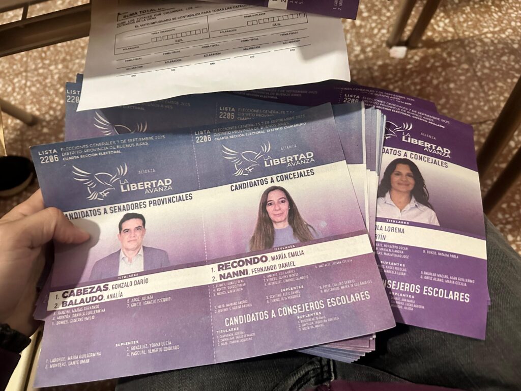 ELECCIONES 2025: POCAS AUSENCIAS DE AUTORIDADES DE MESA, ALGUNAS BOLETAS DE OTROS DISTRITOS Y PORCENTAJES DE MAS DE 50% AL MEDIODIA 4 boletas truchas