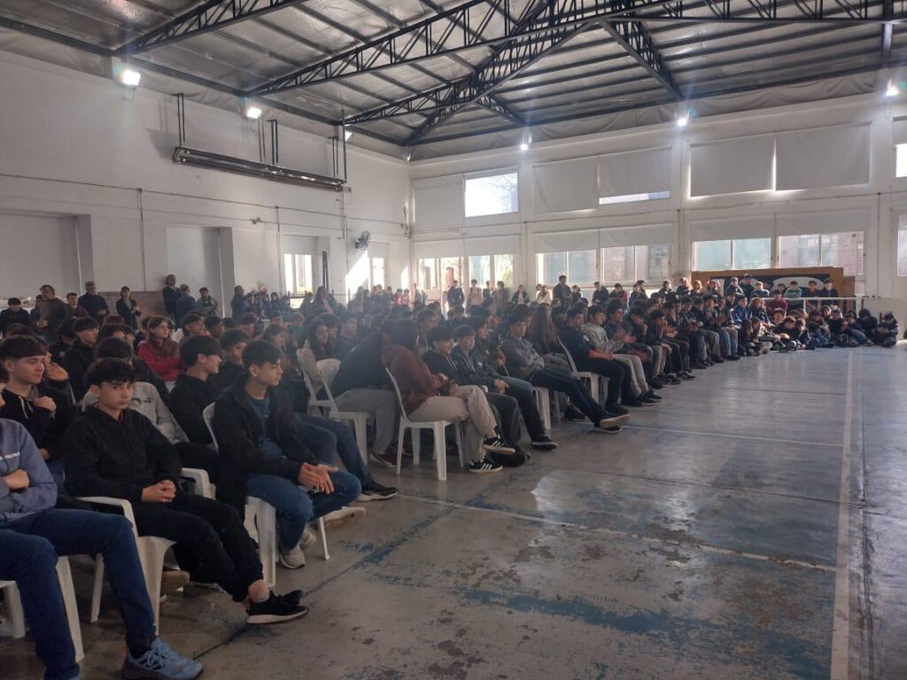 CENTRO DE ESTUDIANTES: DEBATE 2025 EN LA TÉCNICA BRAGADO 6 debate estudiantes enet1