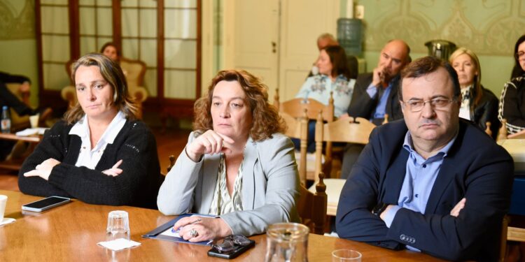 LA PROVINCIA SIN PRESUPUESTO. REUNION DE LEGISLADORES. 1 LA PROVINCIA SIN PRESUPUESTO. REUNION DE LEGISLADORES.