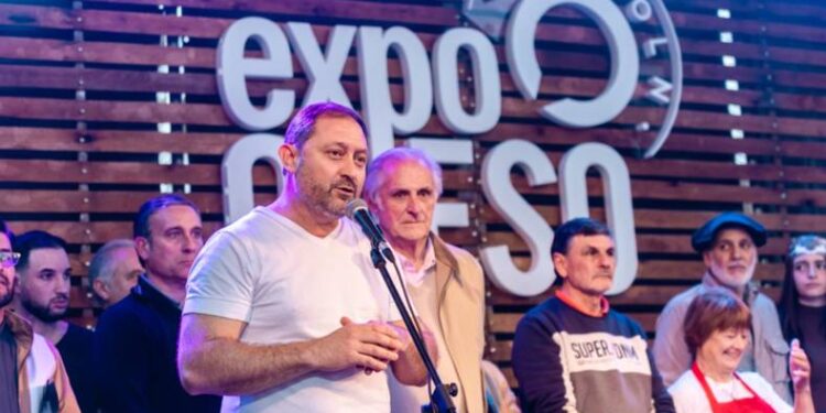 CON GRAN MARCO, SE VIVIÓ LA 9NA. EDICIÓN DE "EXPO QUESO LINCOLN". APERTURA DEL INTENDENTE SERENAL 1 CON GRAN MARCO, SE VIVIÓ LA 9NA. EDICIÓN DE “EXPO QUESO LINCOLN”. APERTURA DEL INTENDENTE SERENAL