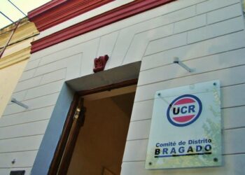 “ENTRE CANDIDATURAS TESTIMONIALES Y EL PEDIDO DE RENUNCIA A TODOS”.