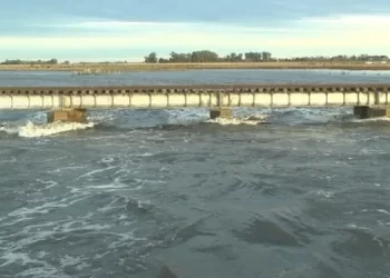 EL GOBIERNO RECIBIÓ A LA MESA DE ENLACE: SE ANUNCIÓ EL INICIO DE DRAGADO DE UN NUEVO TRAMO DEL SALADO