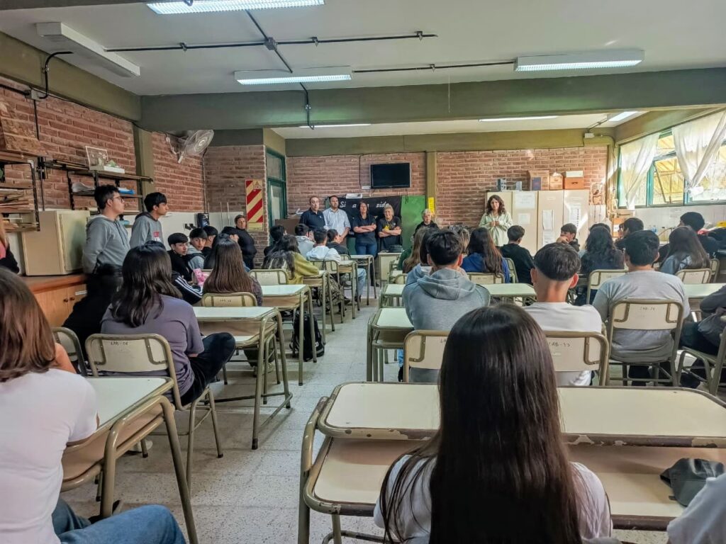 charla vial en comercio1