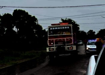 UN PATRULLERO NO PUDO LLEGAR A UN DOMICILIO ANEGADO, E INTERVINO BOMBEROS VOLUNTARIOS