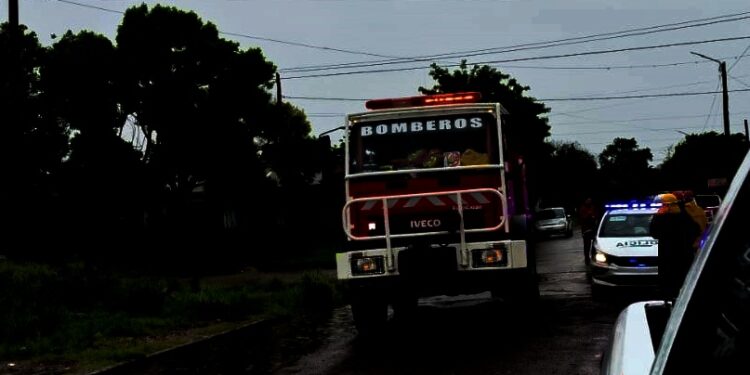 UN PATRULLERO NO PUDO LLEGAR A UN DOMICILIO ANEGADO, E INTERVINO BOMBEROS VOLUNTARIOS 1 UN PATRULLERO NO PUDO LLEGAR A UN DOMICILIO ANEGADO, E INTERVINO BOMBEROS VOLUNTARIOS