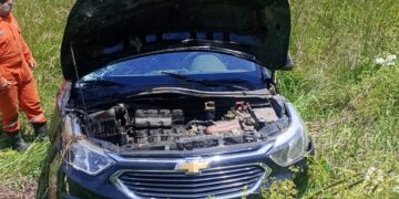 UNA MUJER CON SU HIJA RESULTARON HERIDAS AL VOLCAR SU AUTOMÓVIL