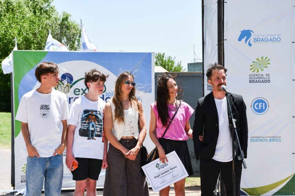 LA EXPO BRAGADO RINDIO HOMENAJE AL EMPRESARIO ANGEL PAVONI 6 1000082770