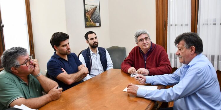 EMERGENCIA AGROPECUARIA. EL INTENDENTE RECIBIÓ AL MINISTRO JAVIER RODRÍGUEZ 1 EMERGENCIA AGROPECUARIA. EL INTENDENTE RECIBIÓ AL MINISTRO JAVIER RODRÍGUEZ