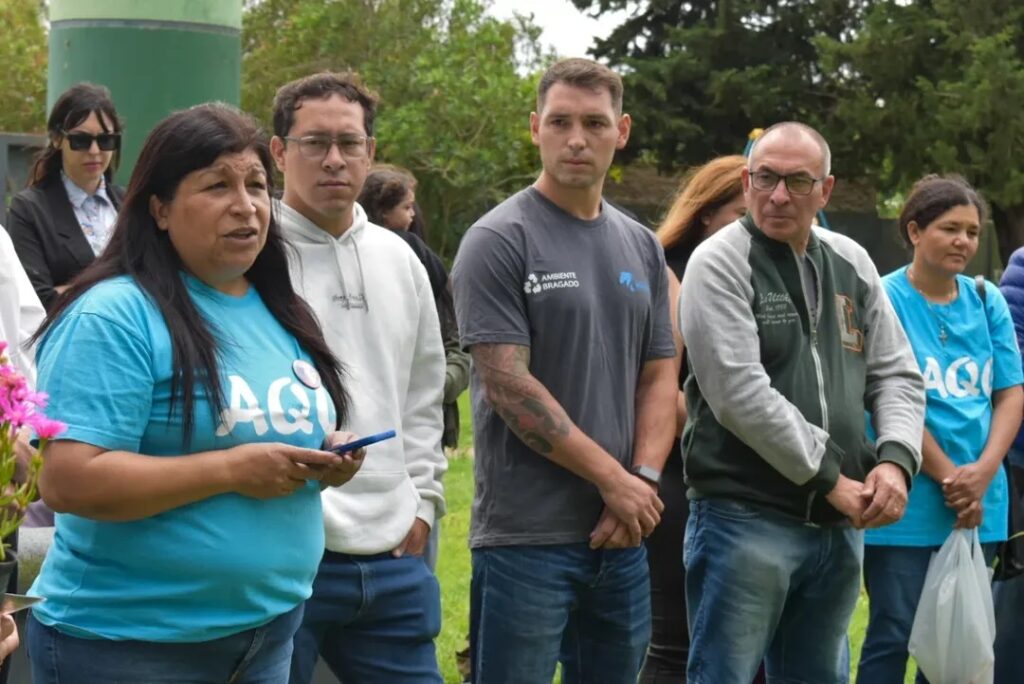 HOMENAJE A LAS VÍCTIMAS VIALES: ABRAZOS QUE CALMAN REALIZO LA PLANTACION DE UN ARBOL 4 abrazos homenaje vicitimas