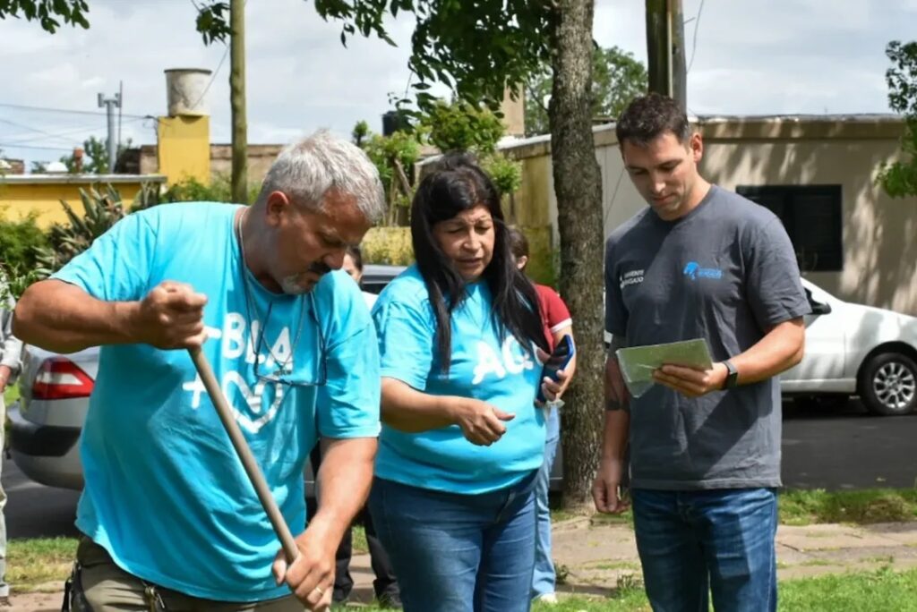 HOMENAJE A LAS VÍCTIMAS VIALES: ABRAZOS QUE CALMAN REALIZO LA PLANTACION DE UN ARBOL 5 abrazos homenaje vicitimas2