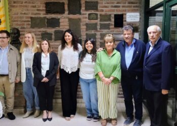 "LEGADO DE 90 AÑOS FORJANDO LÍDERES: LA ESCUELA DE COMERCIO DESCUBRE SU PLACA CONMEMORATIVA" 13 “LEGADO DE 90 AÑOS FORJANDO LÍDERES: LA ESCUELA DE COMERCIO DESCUBRE SU PLACA CONMEMORATIVA”