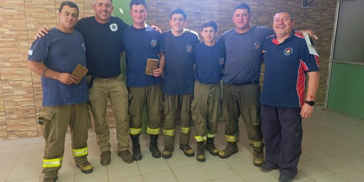 CAPACITACIÓN DE BOMBEROS PARA INCENDIOS FORESTALES