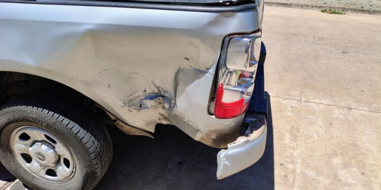 ESTA VEZ FUE EN LAPRIDA Y URQUIZA. UNA MOTO CHOCO CON UNA CAMIONETA 1 ESTA VEZ FUE EN LAPRIDA Y URQUIZA. UNA MOTO CHOCO CON UNA CAMIONETA