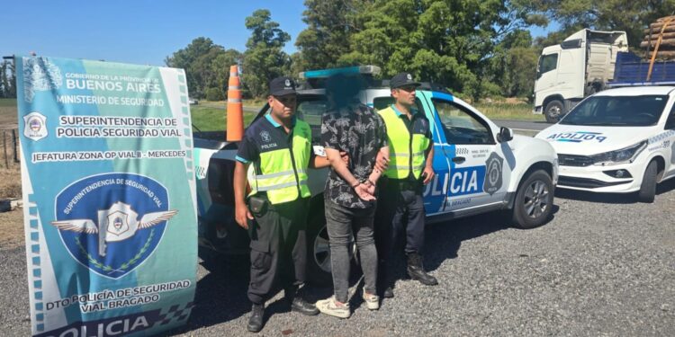 LO ATRAPARON EN CONTROL VIAL EN RUTA 5: LLEVABA UNA BOLSA CON COCAINA