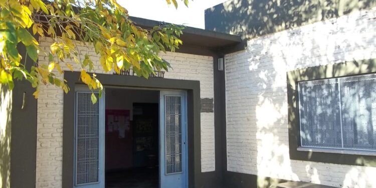 “UNA OBRA EN LA ESCUELA 35 QUE COSTÓ CASI 200 MILLONES DE PESOS Y CON UNA PÉSIMA TERMINACIÓN” 1 “UNA OBRA EN LA ESCUELA 35 QUE COSTÓ CASI 200 MILLONES DE PESOS Y CON UNA PÉSIMA TERMINACIÓN”