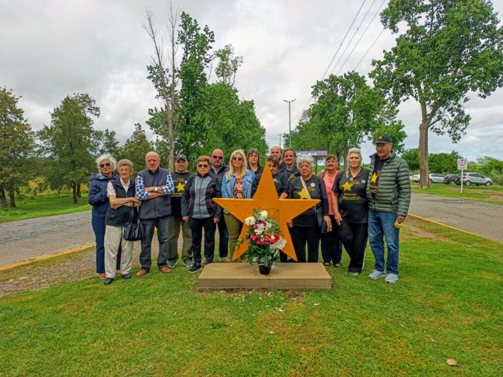 ESTRELLAS AMARILLAS REALIZO UN ACTO POR EL DÍA MUNDIAL DE LAS VÍCTIMAS DE ACCIDENTES VIALES 4 estrellas amarillas homenaje vicitimas