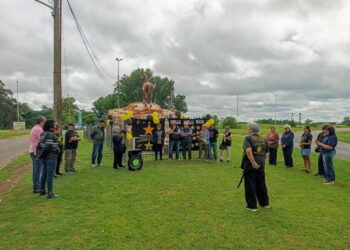 ESTRELLAS AMARILLAS REALIZO UN ACTO POR EL DÍA MUNDIAL DE LAS VÍCTIMAS DE ACCIDENTES VIALES 11 ESTRELLAS AMARILLAS REALIZO UN ACTO POR EL DÍA MUNDIAL DE LAS VÍCTIMAS DE ACCIDENTES VIALES