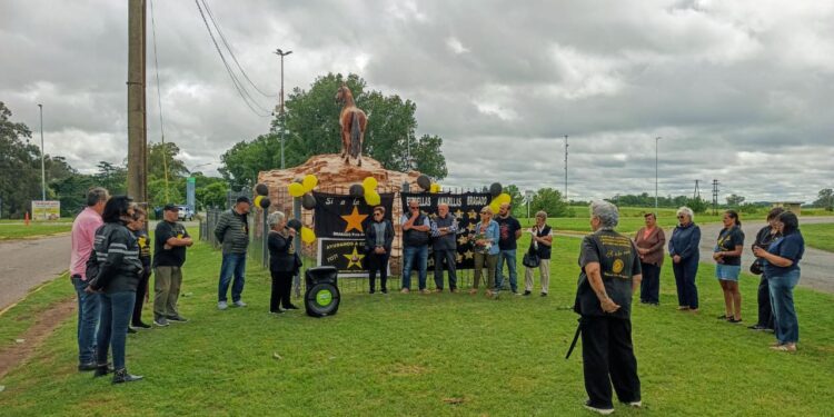 ESTRELLAS AMARILLAS REALIZO UN ACTO POR EL DÍA MUNDIAL DE LAS VÍCTIMAS DE ACCIDENTES VIALES