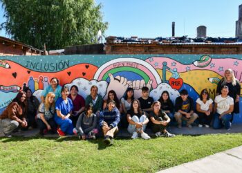 JUGAR ES COSA SERIA: SE INAUGURO EL MURAL EN EL CAPS FÁTIMA 8 JUGAR ES COSA SERIA: SE INAUGURO EL MURAL EN EL CAPS FÁTIMA