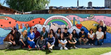 JUGAR ES COSA SERIA: SE INAUGURO EL MURAL EN EL CAPS FÁTIMA