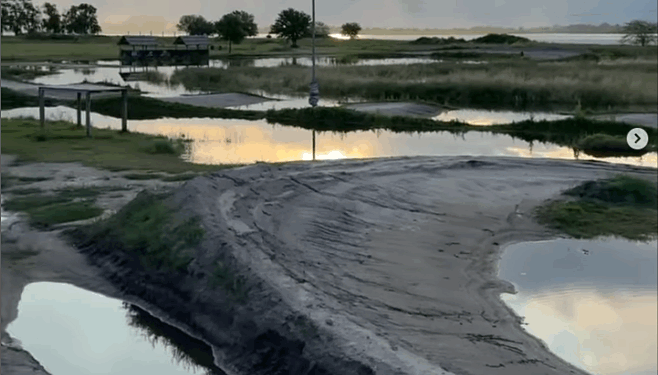 IMPLACABLE EL AVANCE DEL AGUA. LA PISTA DE MOTOS SUFRIO YA LAS CONSECUENCIAS 1 IMPLACABLE EL AVANCE DEL AGUA. LA PISTA DE MOTOS SUFRIO YA LAS CONSECUENCIAS