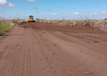 LA COMUNIDAD DE  OLASCOAGA -DESDE HACE VARIOS DíAS- SE SUMÓ AL TRABAJO MUNICIPAL PARA MANTENER EL ACCESO TRANSITABLE