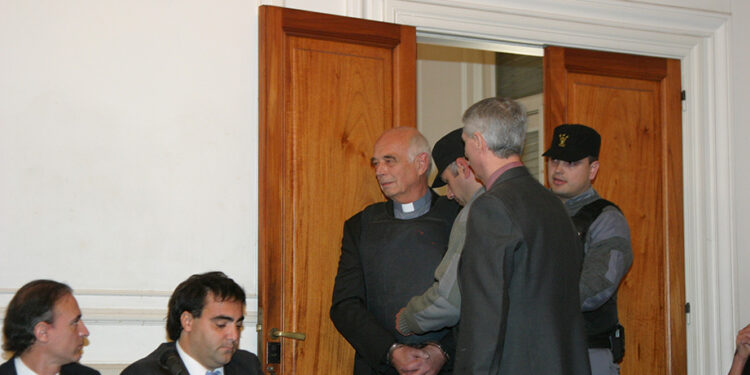 RECHANZAN EL PEDIDO DE SALIDAS TRANSITORIAS PARA EL SACERDOTE VON WERNICH, CONDENADO EN 2007 A RECLUSIÓN PERPETUA 1 RECHANZAN EL PEDIDO DE SALIDAS TRANSITORIAS PARA EL SACERDOTE VON WERNICH, CONDENADO EN 2007 A RECLUSIÓN PERPETUA