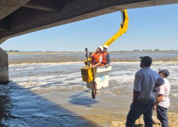 DANIELA MONZON ACOMPAÑO A VIALIDAD EN EL MONITOREO DEL PUENTE SOBRE EL SALADO