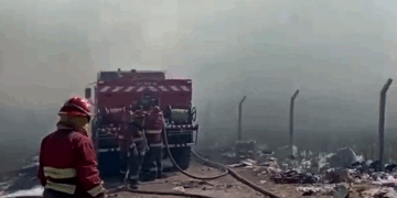 INCENDIO EN EL BASURAL MUNICIPAL: TRABAJO OPERATIVO DE GRAN PARTE DEL EQUIPO DE BOMBEROS